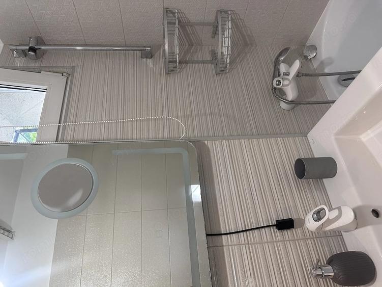 Apartament cu 4 camere decomandat în Titan