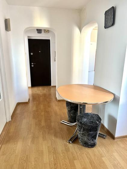 Apartament cu 3 camere decomandat, mobilat în Cetate
