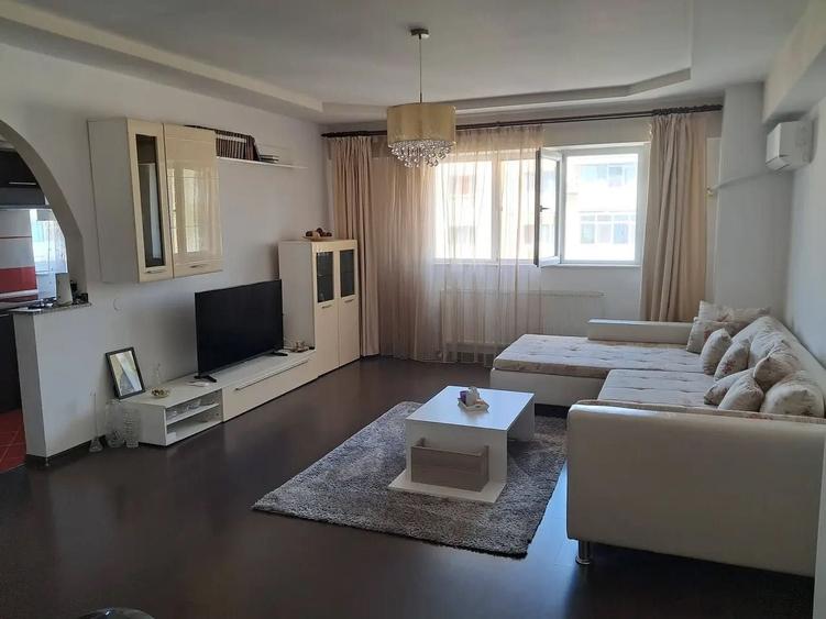 Apartament cu 3 camere decomandat în Găvana