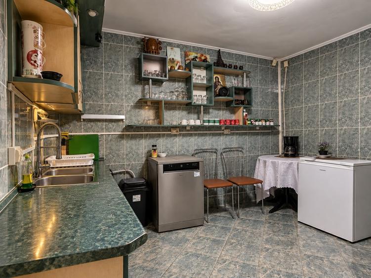 Casă individuală cu 11 camere cu Canalizare în Breaza
