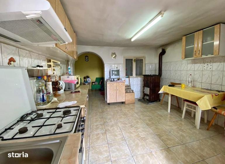 Casă cu 4 camere cu Teren 1230 Mp în Biharia