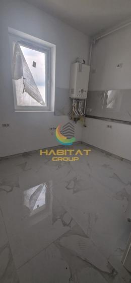 Apartament cu 3 camere semidecomandat în Berceni