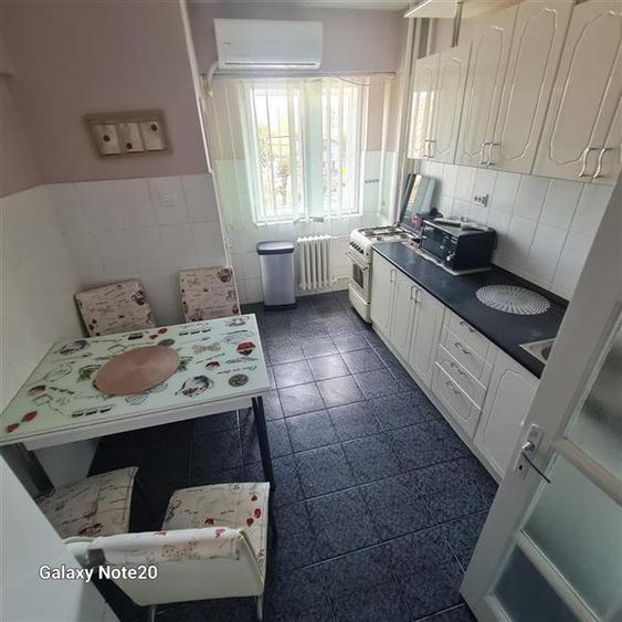 Apartament cu 2 camere decomandat, mobilat în P-ța Spitalului