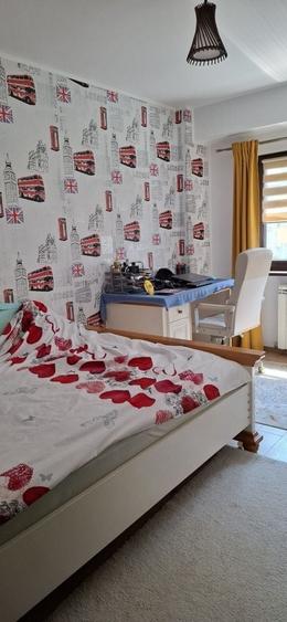 Apartament cu 3 camere decomandat în Tei