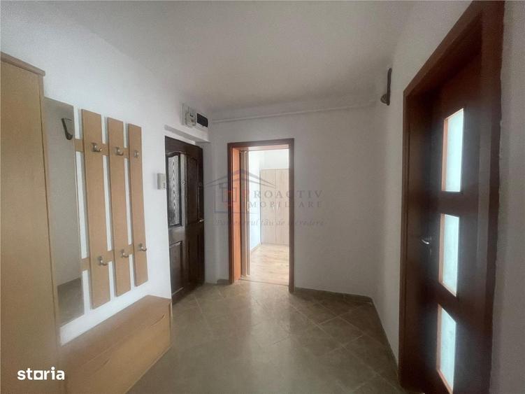 Apartament cu 3 camere semidecomandat în Ultracentral