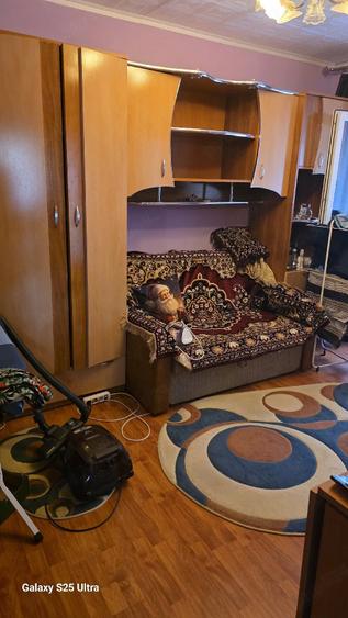 Apartament cu 3 camere decomandat în Horia