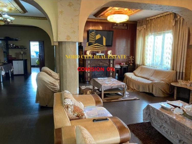 Casă individuală cu 8 camere cu Canalizare în Afumați
