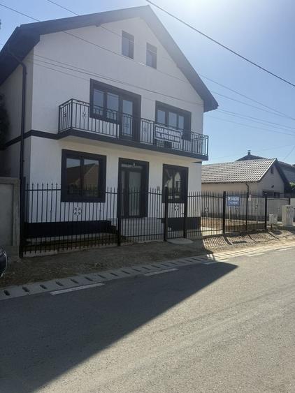 Casă cu 3 camere în Lumina