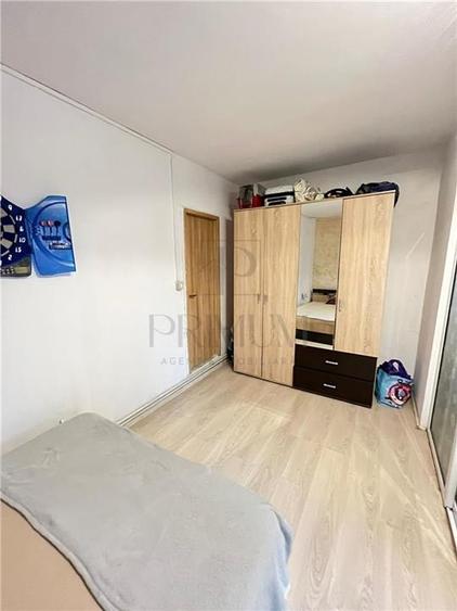 Apartament cu 2 camere semidecomandat, mobilat în Lunei