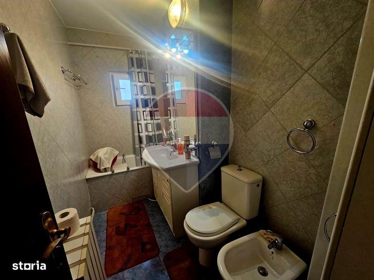 Apartament cu 4 camere decomandat în Central