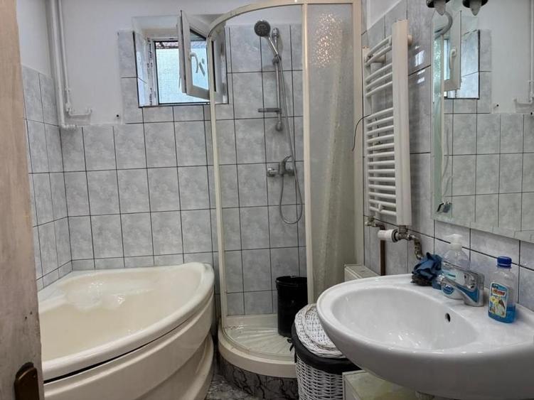 Casă cu 6 camere cu Teren 272 Mp în Râșnov