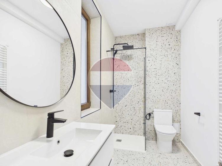 Casă cu 5 camere cu Teren 125 Mp în Tunari