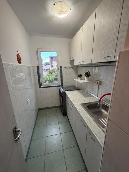 Apartament cu 2 camere semidecomandat, mobilat în Vitan