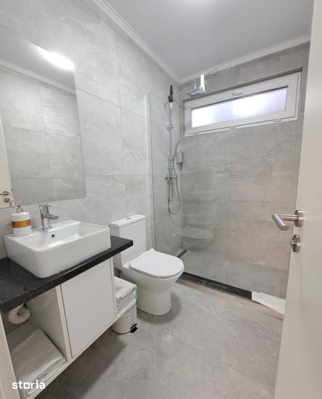 Casă cu 8 camere cu Teren 1600 Mp în Giarmata