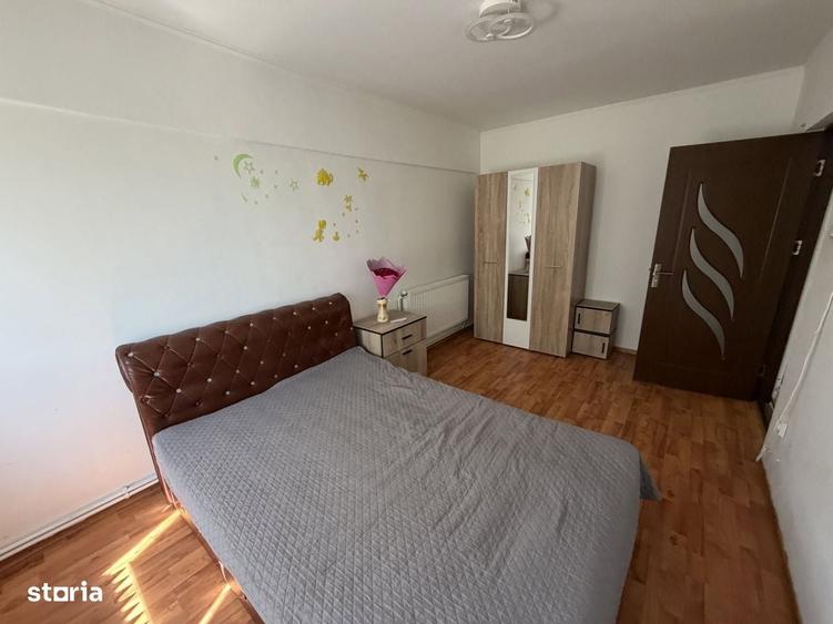 Apartament cu 3 camere decomandat în Obor