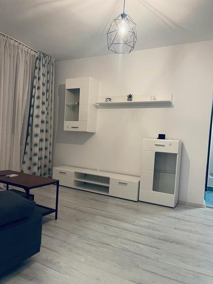 Apartament cu 2 camere semidecomandat în Baba Novac