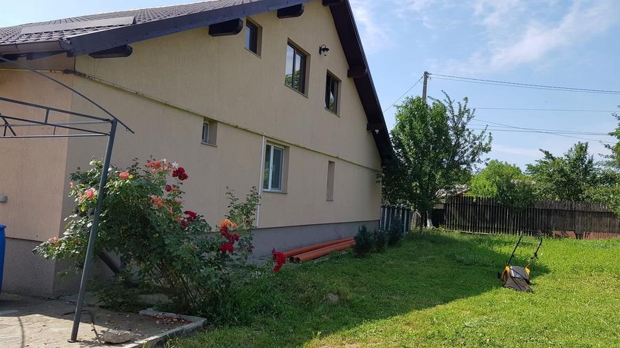 Casă cu 4 camere în Ghirdoveni