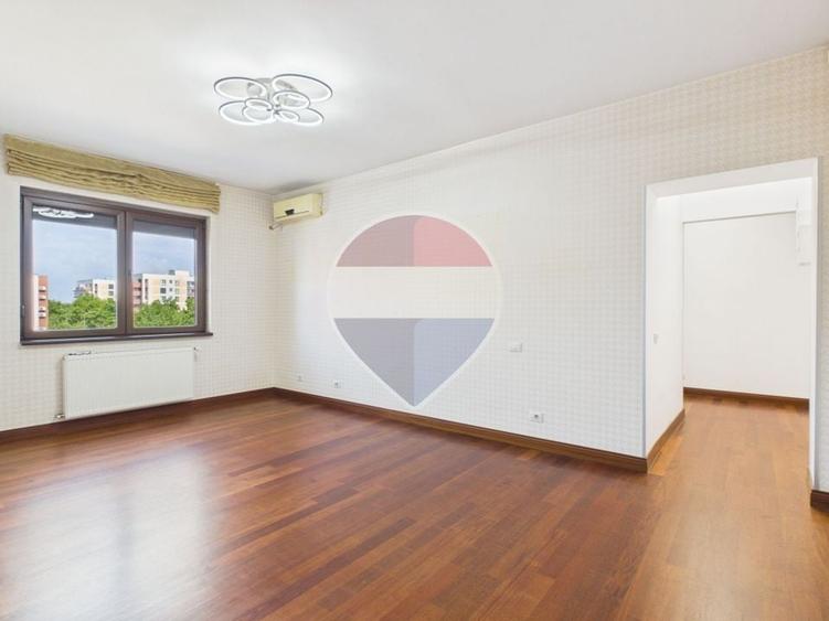 Apartament cu 6 camere decomandat în Sisești