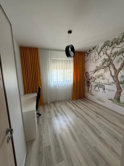 Apartament cu 3 camere semidecomandat, mobilat în Timișoara
