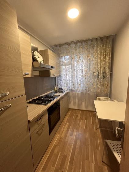 Apartament cu 3 camere semidecomandat în Ultracentral