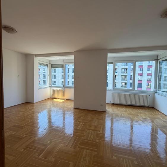 Apartament cu 3 camere decomandat în Calea Plevnei