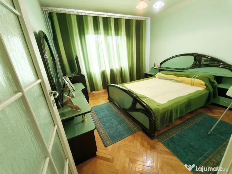 vand ap.spatios , 3 camere , central Oradea - 1