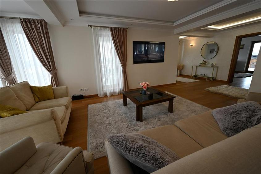 Casă individuală cu 7 camere cu Canalizare în Exterior Nord