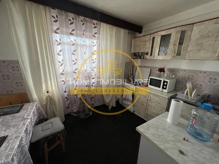 Apartament cu 3 camere decomandat, mobilat în Nicolina