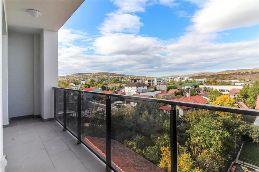 Apartament cu 2 camere semidecomandat, mobilat în Mărăști