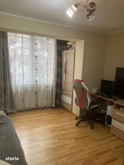 Apartament cu 4 camere semidecomandat în Republicii
