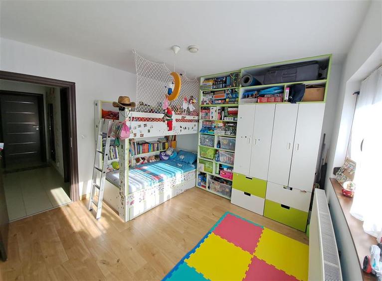 Apartament cu 3 camere decomandat, mobilat în Central