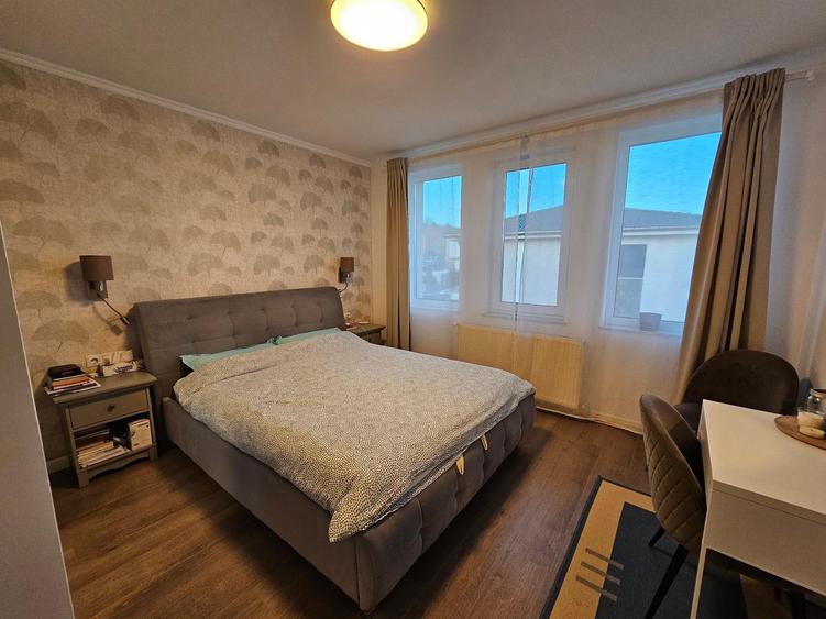 Duplex cu 4 camere cu Canalizare în Iris