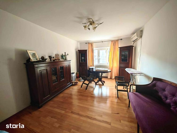Apartament cu 3 camere decomandat în Vest