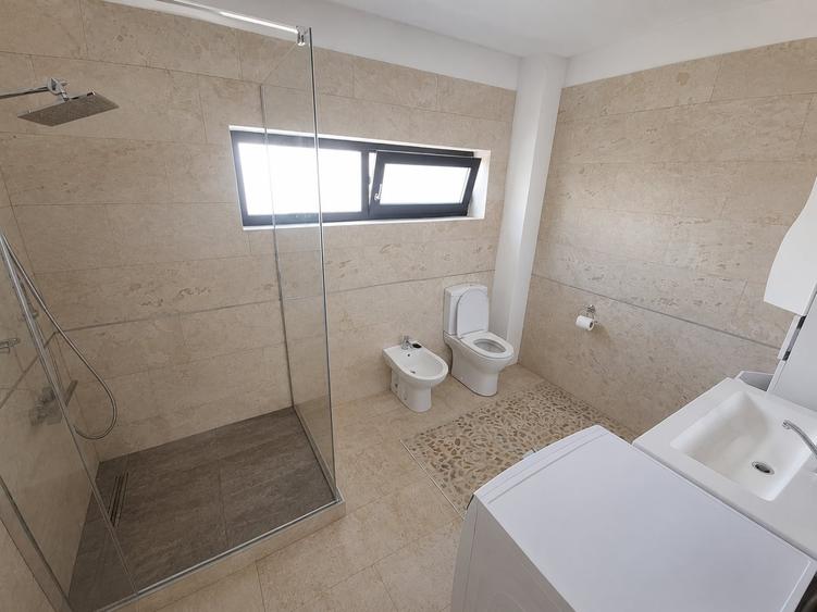 Duplex cu 5 camere cu Teren 159 Mp în Florești