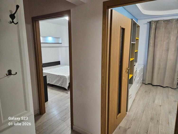 Apartament cu 3 camere decomandat în Exterior Vest