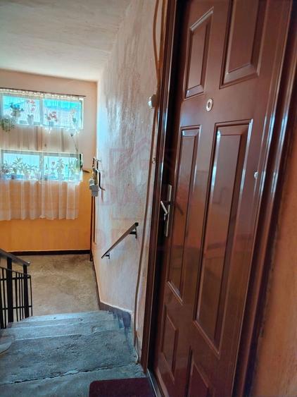 Apartament cu 2 camere semidecomandat, mobilat în Central