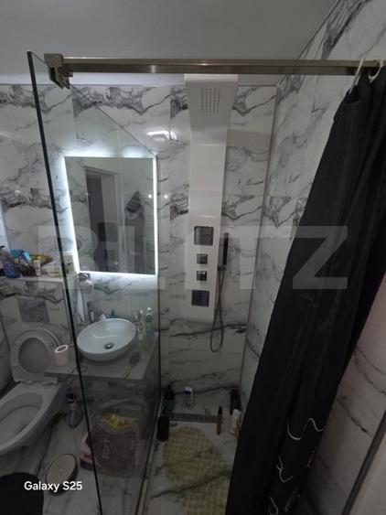 Apartament cu 3 camere decomandat, mobilat în Micro 12