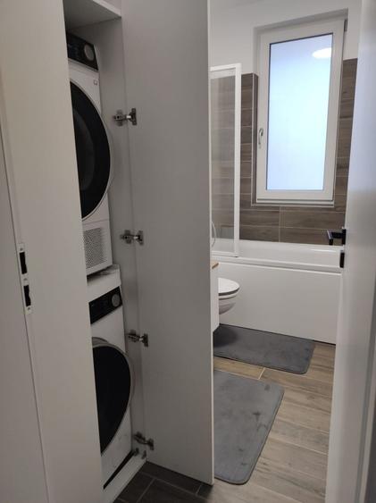 Apartament cu 3 camere semidecomandat, mobilat în Dumbrăvița