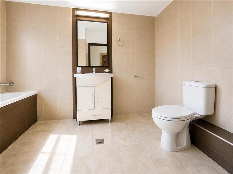 Apartament cu 3 camere decomandat, mobilat în Centrul Civic