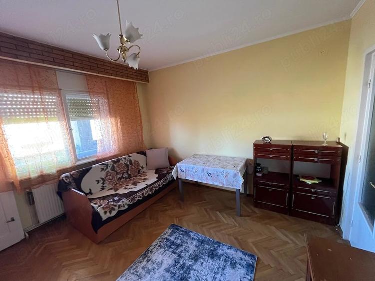 Apartament cu 4 camere decomandat, mobilat în Central