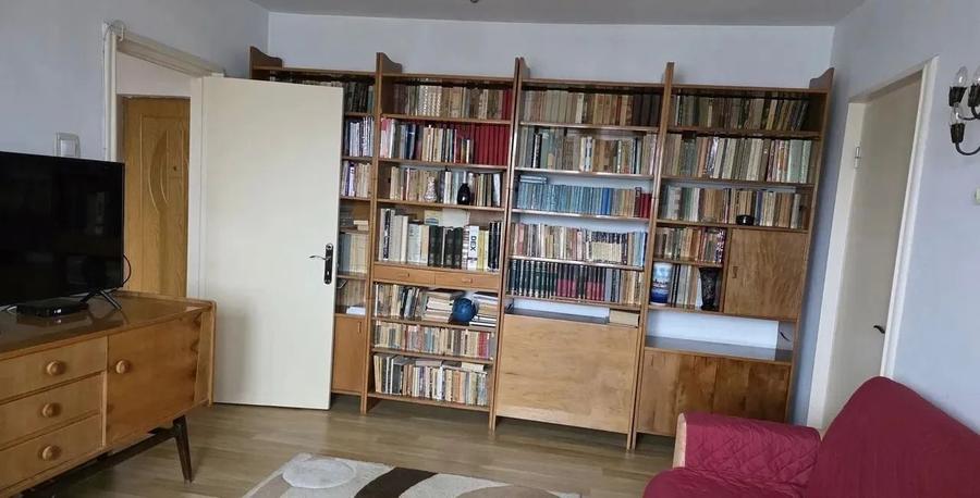 Apartament cu 3 camere semidecomandat în Drumul Taberei
