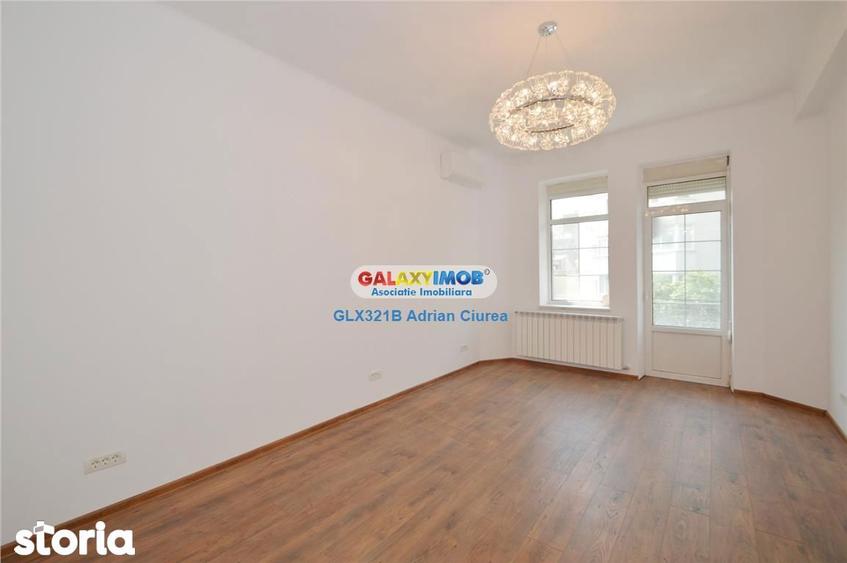 Apartament cu 5 camere în Romană