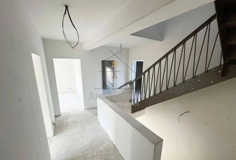 Duplex cu 5 camere cu Canalizare în Feleacu