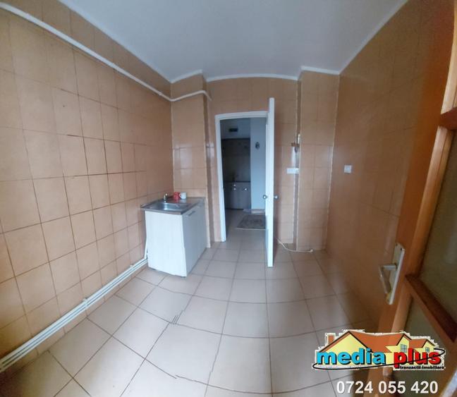 Apartament cu 3 camere semidecomandat în Dunărea