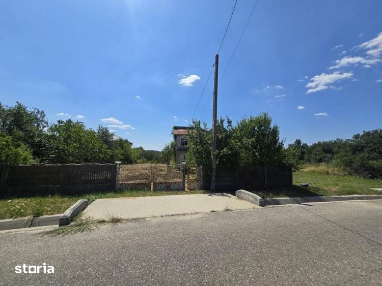Teren de 3200 mp, în Albota