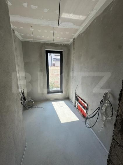 Casă individuală cu 10 camere cu Canalizare în Micro 3
