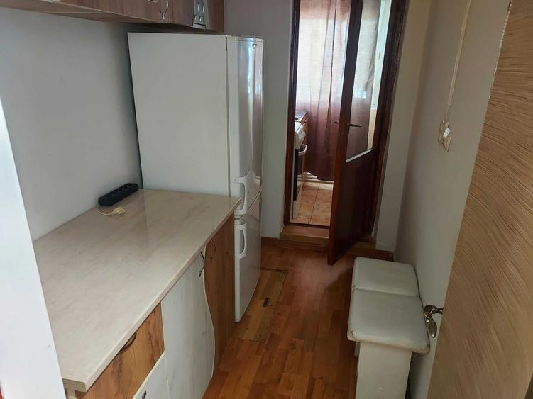 Garsonieră decomandată în Broșteni