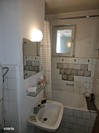 Garsonieră decomandată în Tei