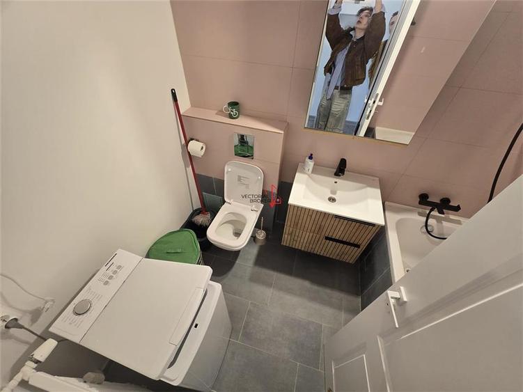 Apartament cu 2 camere decomandat în Parcul Carol