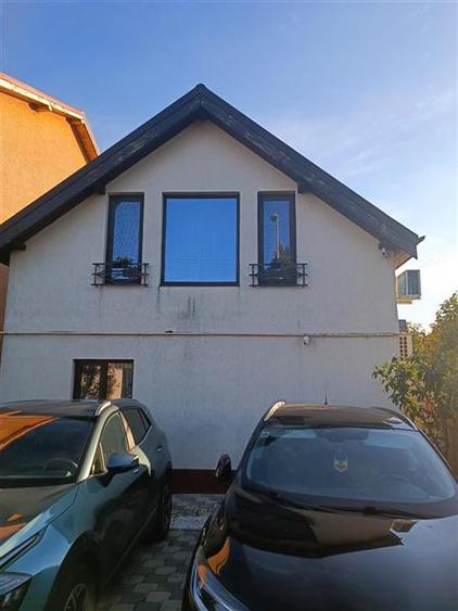 Casă individuală cu 5 camere cu Teren 252 Mp în Central